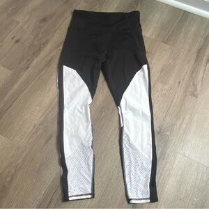 Athleta High Rise Precision 7/8 Legging Tight Black White Workout Size Small